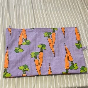 Baggu Go Pouch Large Carrot Print